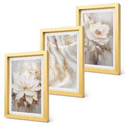 Gallery wall met bloemen en een abstract marmerpatroon