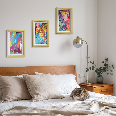 Gallery wall Kleurrijke abstracte schilderijen met dynamische patronen.