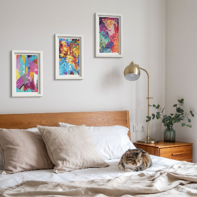 Gallery wall Kleurrijke abstracte schilderijen met dynamische patronen.