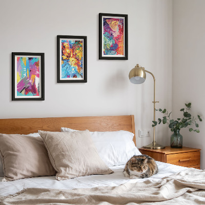 Gallery wall Kleurrijke abstracte schilderijen met dynamische patronen.