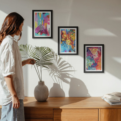 Gallery wall Kleurrijke abstracte schilderijen met dynamische patronen.