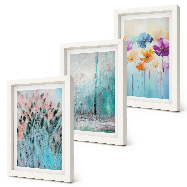 Gallery wall Bloemen tegen een achtergrond van pastelkleuren en delicate patronen.