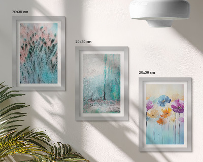Gallery wall Bloemen tegen een achtergrond van pastelkleuren en delicate patronen.