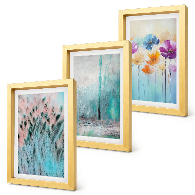 Gallery wall Bloemen tegen een achtergrond van pastelkleuren en delicate patronen.