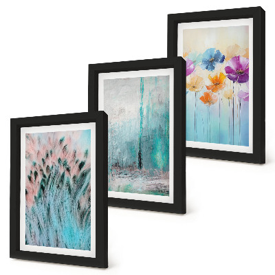 Gallery wall Bloemen tegen een achtergrond van pastelkleuren en delicate patronen.