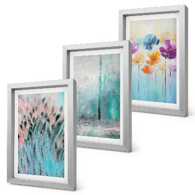 Gallery wall Bloemen tegen een achtergrond van pastelkleuren en delicate patronen.