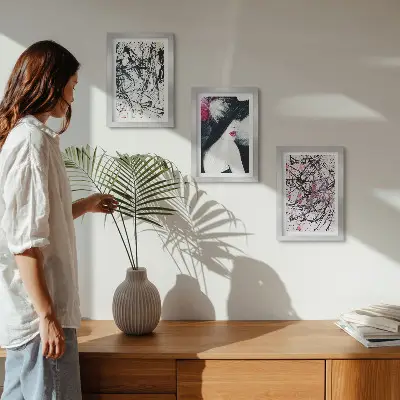 Set van ingelijste schilderijen abstracte verfpatronen van een vrouw met hoed
