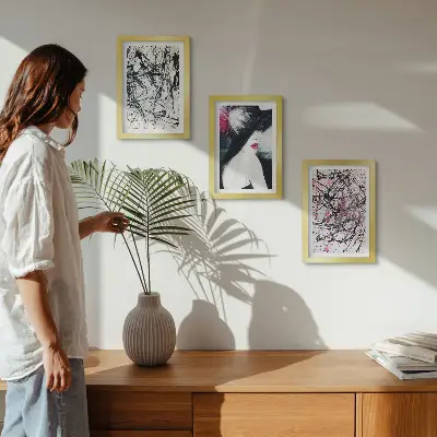 Set van ingelijste schilderijen abstracte verfpatronen van een vrouw met hoed