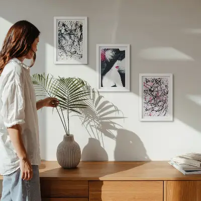 Set van ingelijste schilderijen abstracte verfpatronen van een vrouw met hoed