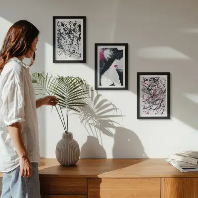 Set van ingelijste schilderijen abstracte verfpatronen van een vrouw met hoed