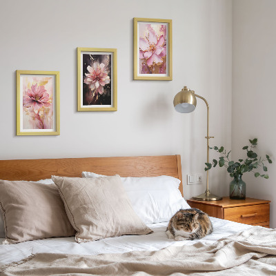 Set van ingelijste schilderijen Bloemstukken in roze en witte tinten.