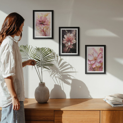 Set van ingelijste schilderijen Bloemstukken in roze en witte tinten.