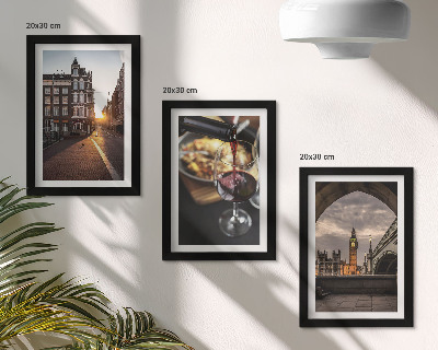 Set van ingelijste schilderijen Een serie foto's met een stad, eten en een uitzicht op Londen.