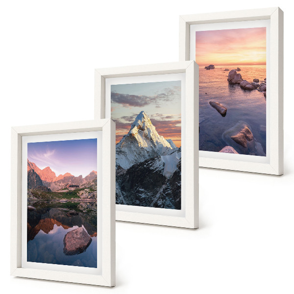 Gallery wall Berglandschappen met water en rotsen op de achtergrond.