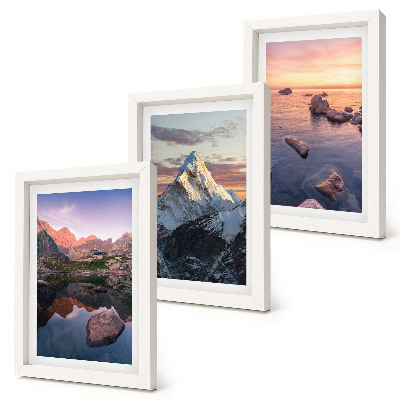 Gallery wall Berglandschappen met water en rotsen op de achtergrond.