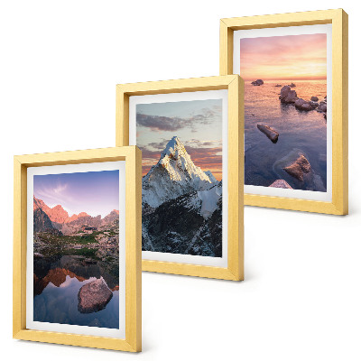 Gallery wall Berglandschappen met water en rotsen op de achtergrond.