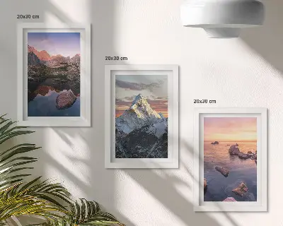 Gallery wall met berglandschappen, water en rotsen op de achtergrond