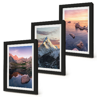 Gallery wall Berglandschappen met water en rotsen op de achtergrond.
