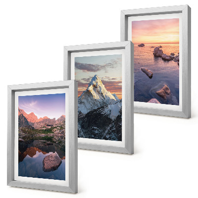 Gallery wall Berglandschappen met water en rotsen op de achtergrond.