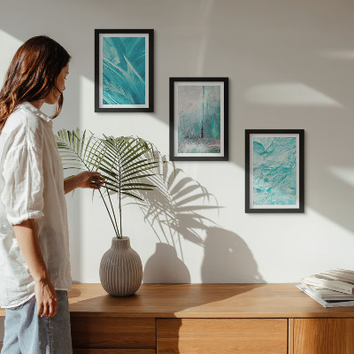 Gallery wall Verschillende blauwtinten in delicate abstracte patronen.