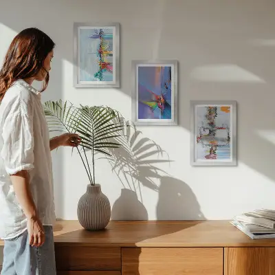 Set ingelijste schilderijen met abstracte composities in schilderstijl