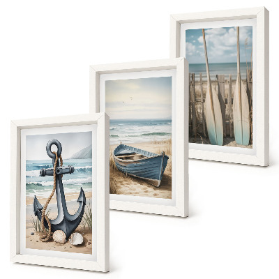 Gallery wall Bootanker en roeispanen op het strand met de zee