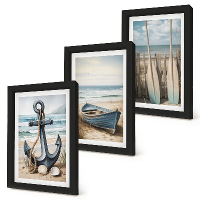 Gallery wall Bootanker en roeispanen op het strand met de zee