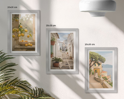 Gallery wall Uitzicht op citrusbomen vanuit het raam en architectuur aan zee.