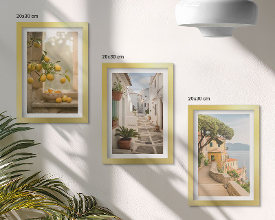 Gallery wall Uitzicht op citrusbomen vanuit het raam en architectuur aan zee.
