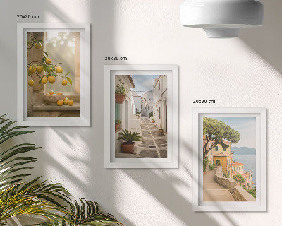 Gallery wall Uitzicht op citrusbomen vanuit het raam en architectuur aan zee.