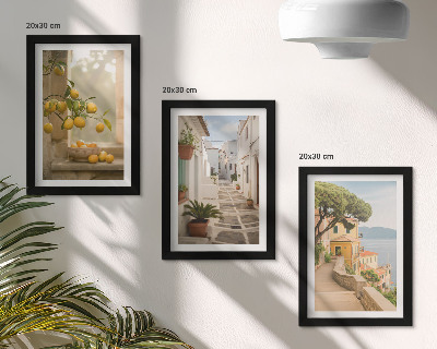 Gallery wall Uitzicht op citrusbomen vanuit het raam en architectuur aan zee.