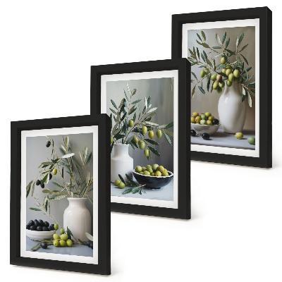 Gallery wall Olijven in vazen ​​met takken op een grijze achtergrond