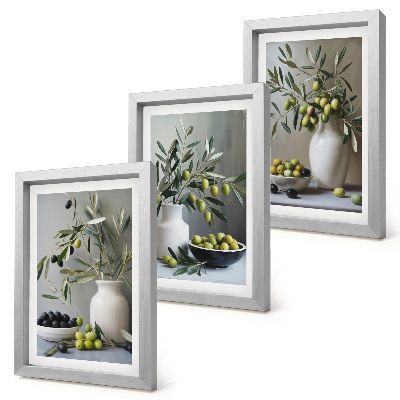 Gallery wall Olijven in vazen ​​met takken op een grijze achtergrond