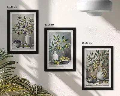 Set ingelijste schilderijen met olijven in keramische schalen op een grijze achtergrond