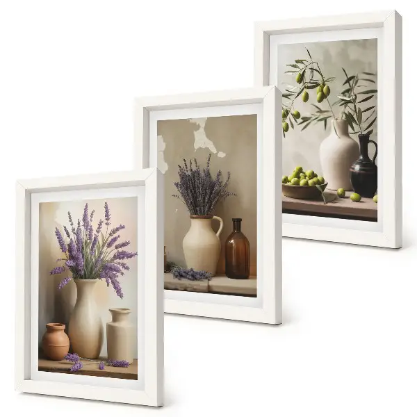 Wanddecoratie met bloemen in vazen, olijven en natuurlijke elementen