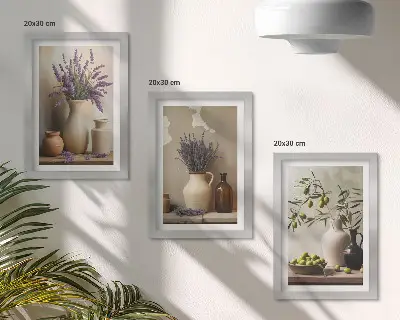 Wanddecoratie met bloemen in vazen, olijven en natuurlijke elementen