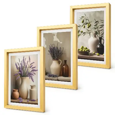 Wanddecoratie met bloemen in vazen, olijven en natuurlijke elementen