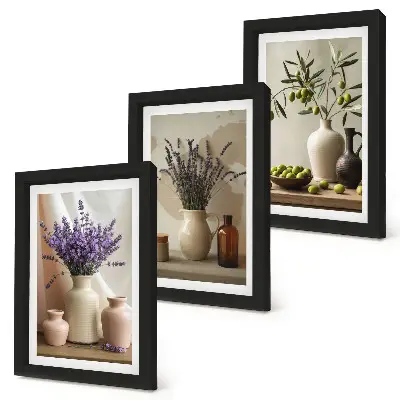 Wanddecoratie met gallery wall motief met lavendelbloemen, olijven en keramische vazen