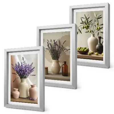 Wanddecoratie met gallery wall motief met lavendelbloemen, olijven en keramische vazen