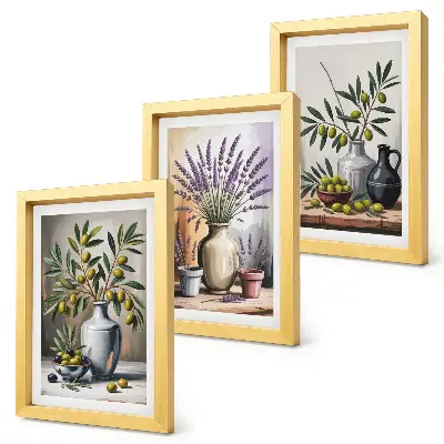 Set van ingelijste schilderijen met bloemen en olijven in vazen op een lichte achtergrond