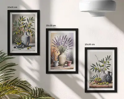 Set van ingelijste schilderijen met bloemen en olijven in vazen op een lichte achtergrond
