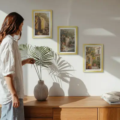 Set van ingelijste schilderijen met zonnig terras met citrusbomen en potten