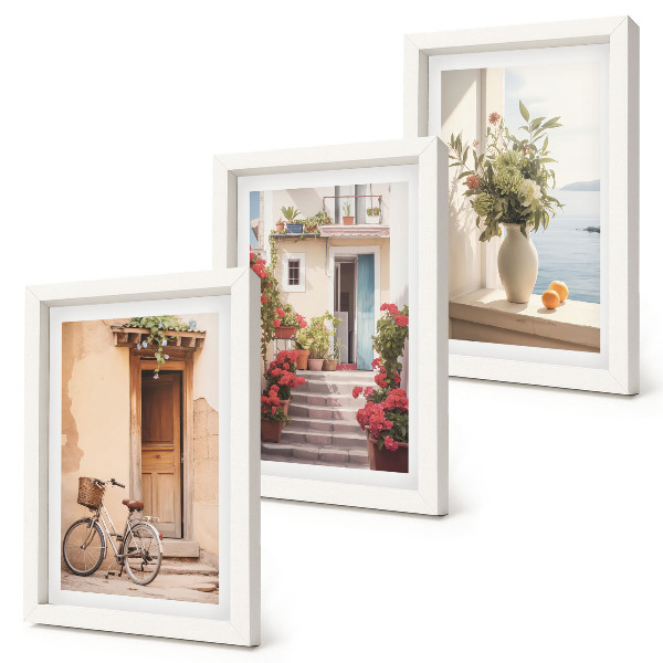 Gallery wall Sfeervolle straatjes langs de kust met bloemen en fietsen.