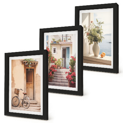 Gallery wall Sfeervolle straatjes langs de kust met bloemen en fietsen.