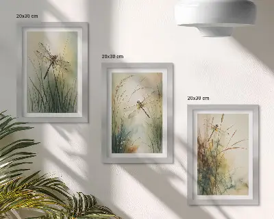 Set ingelijste schilderijen met afbeelding van geschilderd gras en libellen boven het water