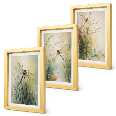 Set ingelijste schilderijen met afbeelding van geschilderd gras en libellen boven het water