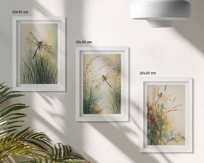 Set van ingelijste schilderijen Geschilderd gras met libellen boven het water.
