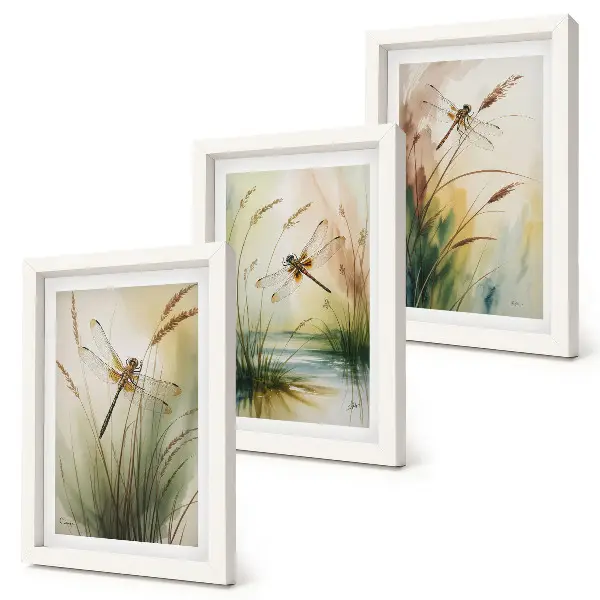 Gallery wall met libellen tussen het gras bij het water in een schilderachtige stijl