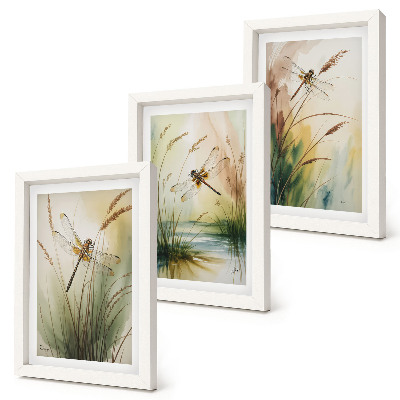 Gallery wall Libellen tussen het gras bij het water, in een schilderachtige stijl.