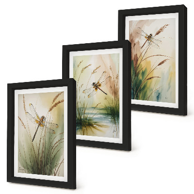 Gallery wall Libellen tussen het gras bij het water, in een schilderachtige stijl.